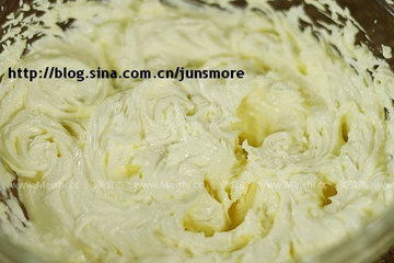 黄油的打发技巧和融入鸡蛋的过程图文讲解