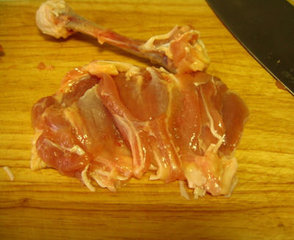 只需三刀将鸡翅根完整去骨的方法图文教程