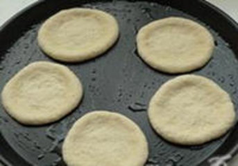 金枪鱼迷你小披萨