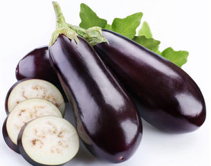 茄子炒前泡下水可以省油 不腻嘴