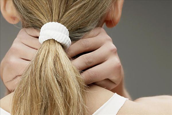 缓解颈椎僵直酸痛 维持肌肉弹性伸展操