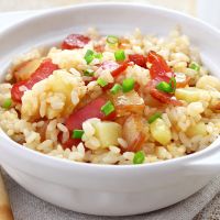 腊肉土豆焖饭怎么做 健康午餐制作方法