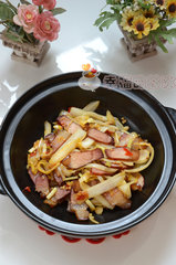 砂锅腊肉娃娃菜