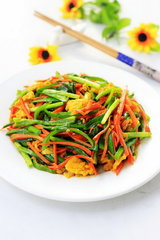 韭菜胡萝卜炒鸡蛋