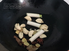 红烧鱼煮宽面步骤5