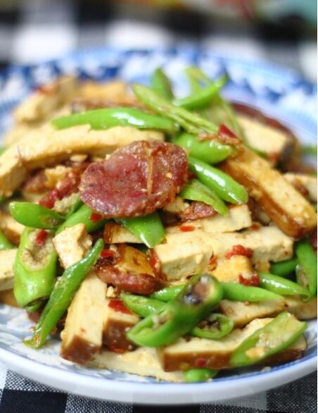 腊肠炒豆腐干