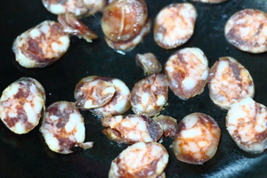 腊肠炒豆腐干步骤3