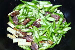 腊肠炒豆腐干步骤5