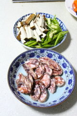 腊肠炒豆腐干步骤2