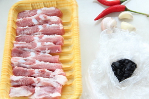 豉汁蒸排骨步骤1