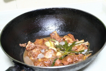 红乳蒜香排骨的做法步骤6