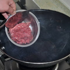 仔姜香丁牛肉的做法步骤2