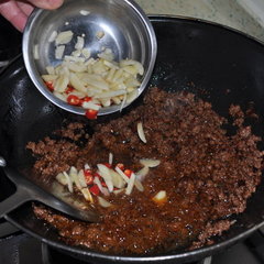 仔姜香丁牛肉的做法步骤4