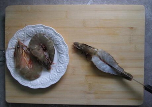 芝士焗虾的做法步骤3