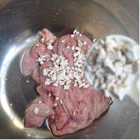 粉肠红烧肉的做法步骤4