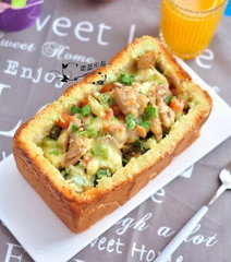 鸡肉杂蔬土司盒的做法