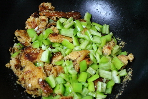 辣椒炒鱼籽的做法步骤5