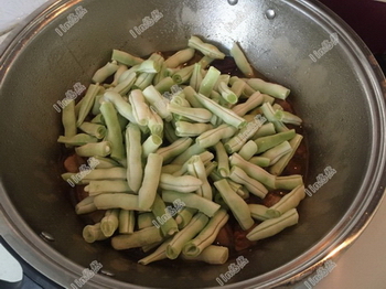 豆角烧肉的做法步骤5