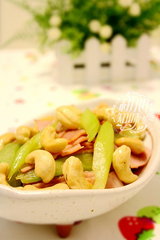 西芹炒腰果的做法