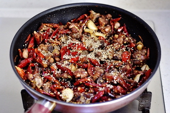 辣子鸡的做法步骤7