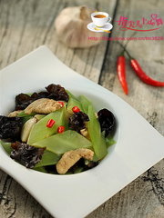 木耳莴苣炒鸡片的做法