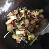 粉肠红烧肉的做法步骤15