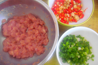 酸豆角肉末的做法步骤:1