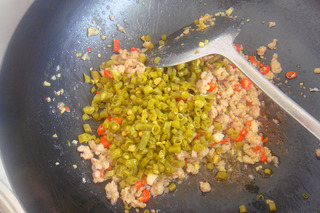 酸豆角肉末的做法步骤:5