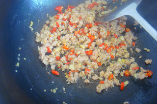 酸豆角肉末的做法步骤:4