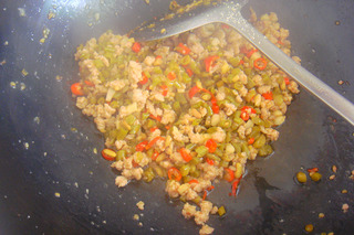 酸豆角肉末的做法步骤:6