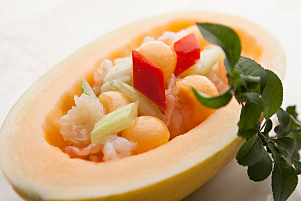 吃哈密瓜嗓子疼是怎么回事？吃哈密瓜喉咙不舒服是怎么回事？