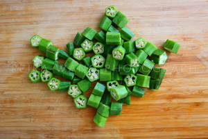 洋葱南瓜烧秋葵的做法步骤3