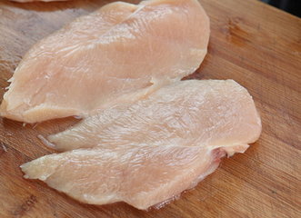 辣味鸡胸条的做法步骤1