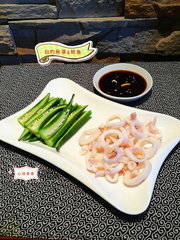 白灼秋葵鱿鱼的做法步骤1