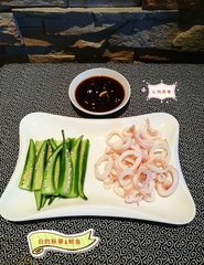 白灼秋葵鱿鱼的做法