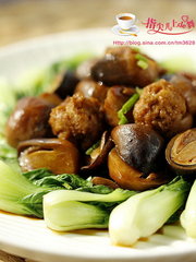 草菇焖鸡丸