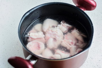 自制麻辣猪蹄的做法步骤2