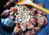 红烧猪蹄鹰嘴豆的做法步骤7