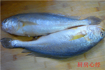 醋溜黄鱼的做法步骤1