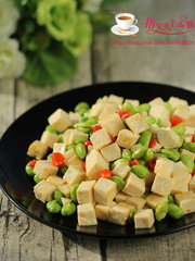 臭干子炒毛豆米的做法