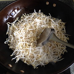 酸辣豆芽的做法步骤3