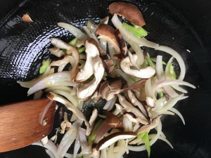 南瓜奶酪焖饭的做法步骤4