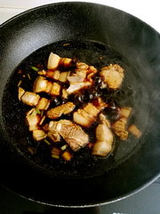 板栗千张烧排骨五花肉的做法步骤4