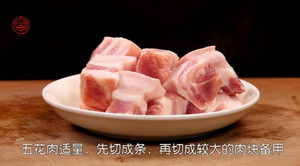 板栗红烧肉的做法步骤2