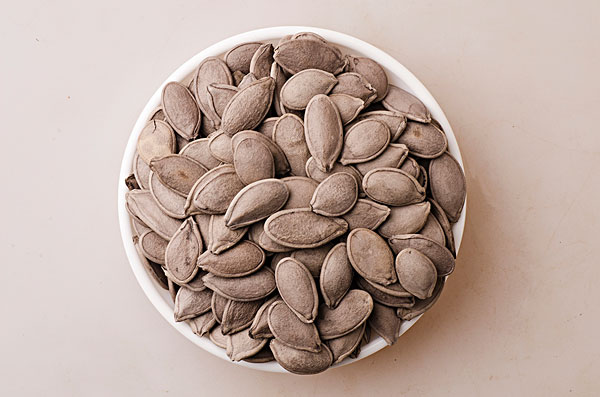 吃南瓜子的好处和坏处,吃南瓜子有什么好处和坏处 吃南瓜子的好处和坏处,吃南瓜子有什么好处和坏处