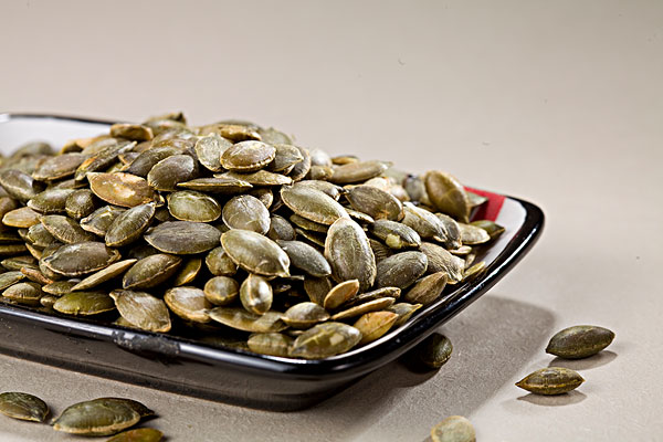 吃南瓜子的好处和坏处,吃南瓜子有什么好处和坏处 吃南瓜子的好处和坏处,吃南瓜子有什么好处和坏处