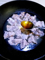 糖醋排骨的简单做法的做法步骤3