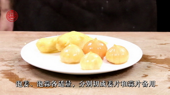 青椒焖鹌鹑的做法步骤3