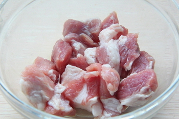 彩椒猪肉串的做法步骤1