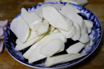 五花肉炒茭白的做法步骤2